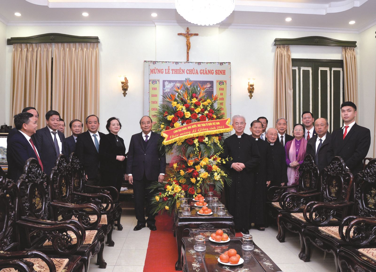 Chủ tịch nước Nguyễn Xuân Phúc thăm, chúc mừng Giáng sinh 2022 tại Trung ương Ủy ban Đoàn kết Công giáo Việt Nam. 