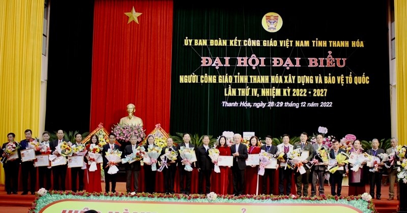 TƯ Ủy ban ĐKCG Việt Nam tặng Kỷ niệm chương “Đồng hành cùng dân tộc” cho 24 cá nhân thuộc Ủy ban ĐKCG tỉnh Thanh Hóa đã có cống hiến xuất sắc trong sự nghiệp đồng hành cùng dân tộc.