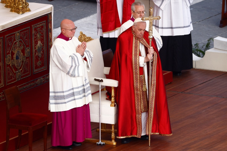 Tang lễ Đức Biển Đức XVI được diễn ra dưới sự chủ trì của Đức Giáo hoàng Phanxicô. 
