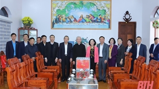 Hình ảnh Trưởng Ban Tổ chức Trung ương Trương Thị Mai thăm và chúc Tết tại Thanh Hóa