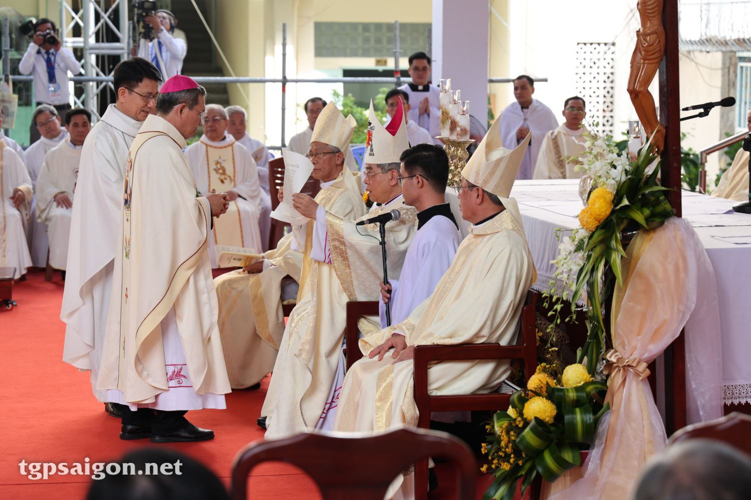 Quang cảnh thánh lễ truyền chức Đức Giám mục Giuse Bùi Công Trác.