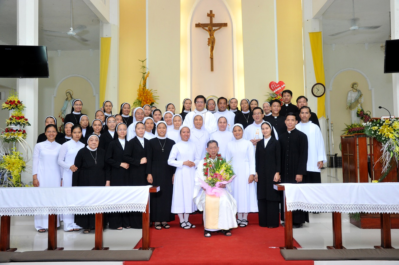  Linh mục Phaolô Nguyễn Văn ThảnhThánh tại lễ tạ ơn Ngọc Khánh 60 năm linh mục
