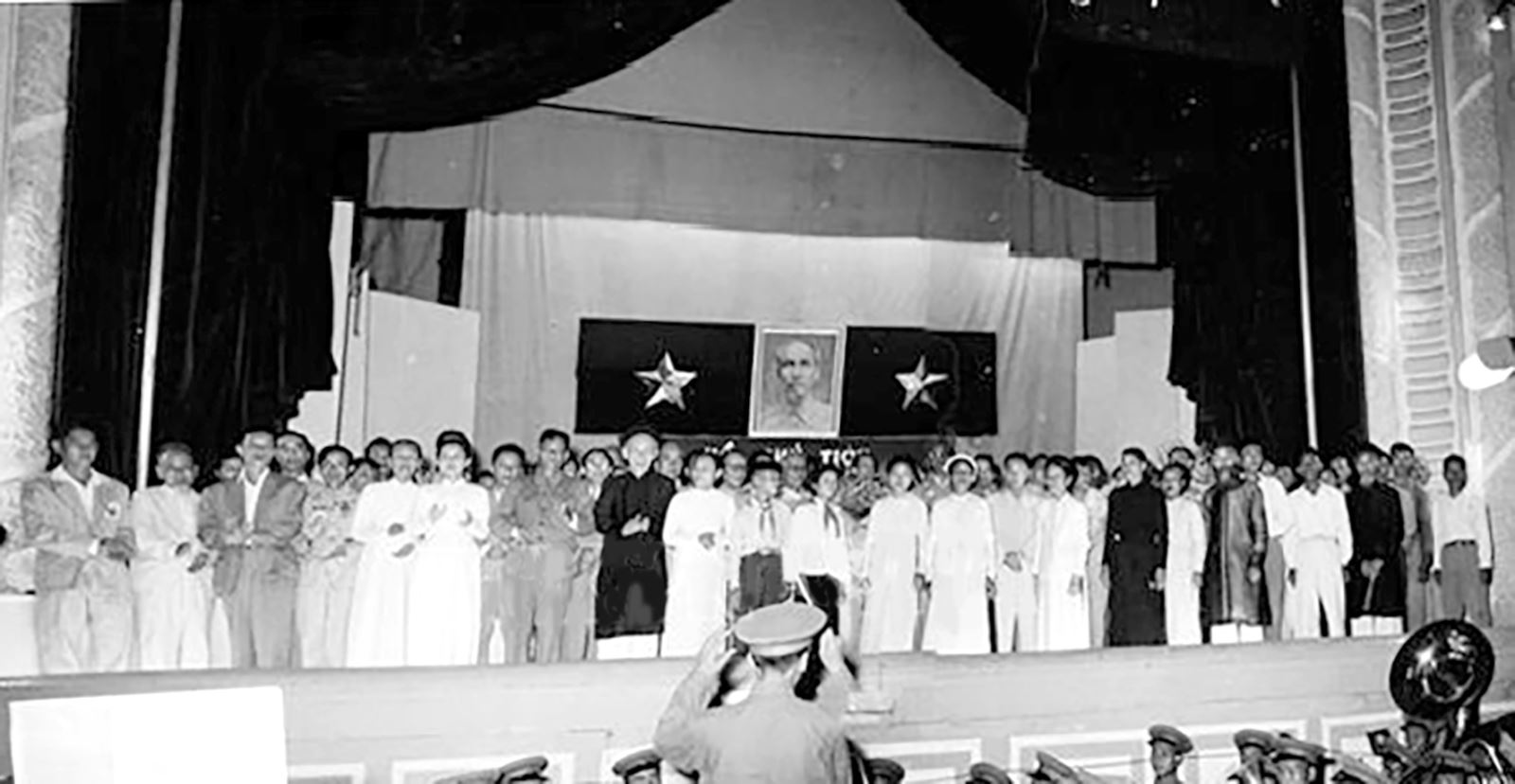 Ngày 10/9/1955, Đại hội Mặt trận Dân tộc thống nhất họp tại Hà Nội đã quyết định thành lập Mặt trận Tổ quốc Việt Nam. 