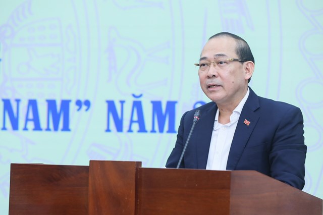 Phó Chủ tịch UBTƯ MTTQ Việt Nam Hoàng Công Thủy báo cáo kết quả triển khai CVĐ năm 2022, phương hướng nhiệm vụ năm 2023.