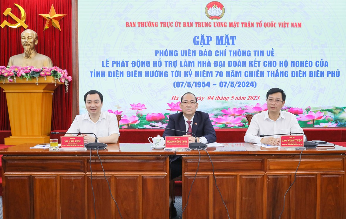 Phó Chủ tịch UBTƯ MTTQ Việt Nam Hoàng Công Thủy chủ trì buổi gặp mặt.