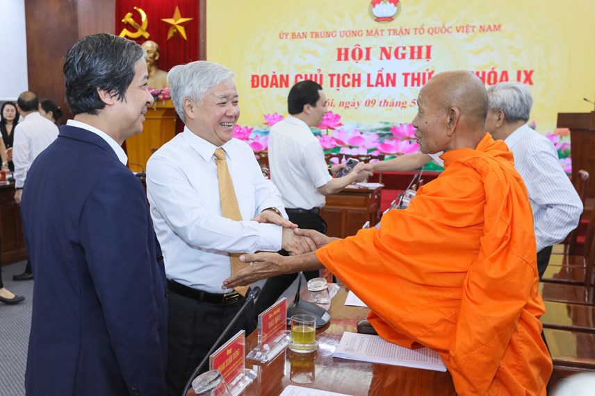 Bí thư Trung ương Đảng, Chủ tịch UBTƯ MTTQ Việt Nam Đỗ Văn Chiến cùng các đại biểu tham dự Hội nghị.