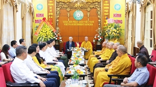Chủ tịch Đỗ Văn Chiến chúc mừng Đại lễ Phật đản năm 2023