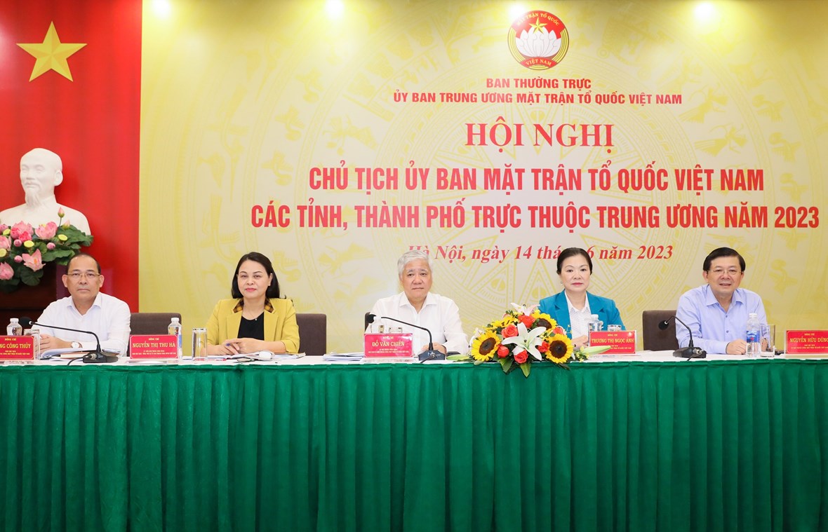 Chủ trì Hội nghị. 