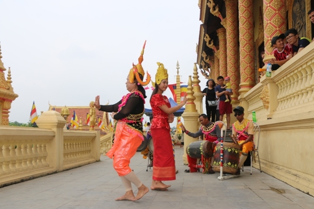 Tiết mục văn nghệ mang đậm bản sắc đồng bào dân tộc Khmer Trà Vinh. Ảnh: Như Ngọc