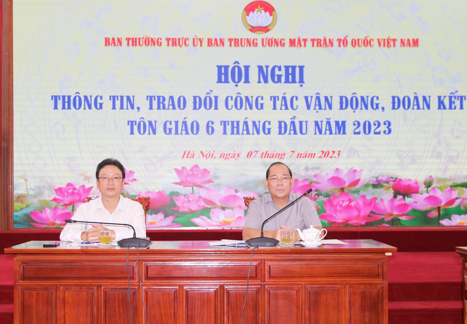 Chủ trì Hội nghị.