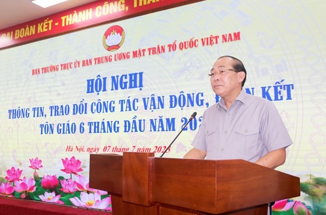 Phó Chủ tịch UBTƯ MTTQ Việt Nam Hoàng Công Thủy phát biểu tại Hội nghị.