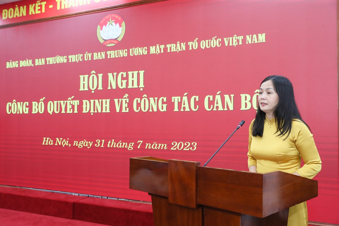 Bà Nông Thị Mai Huyền phát biểu nhận nhiệm vụ. 