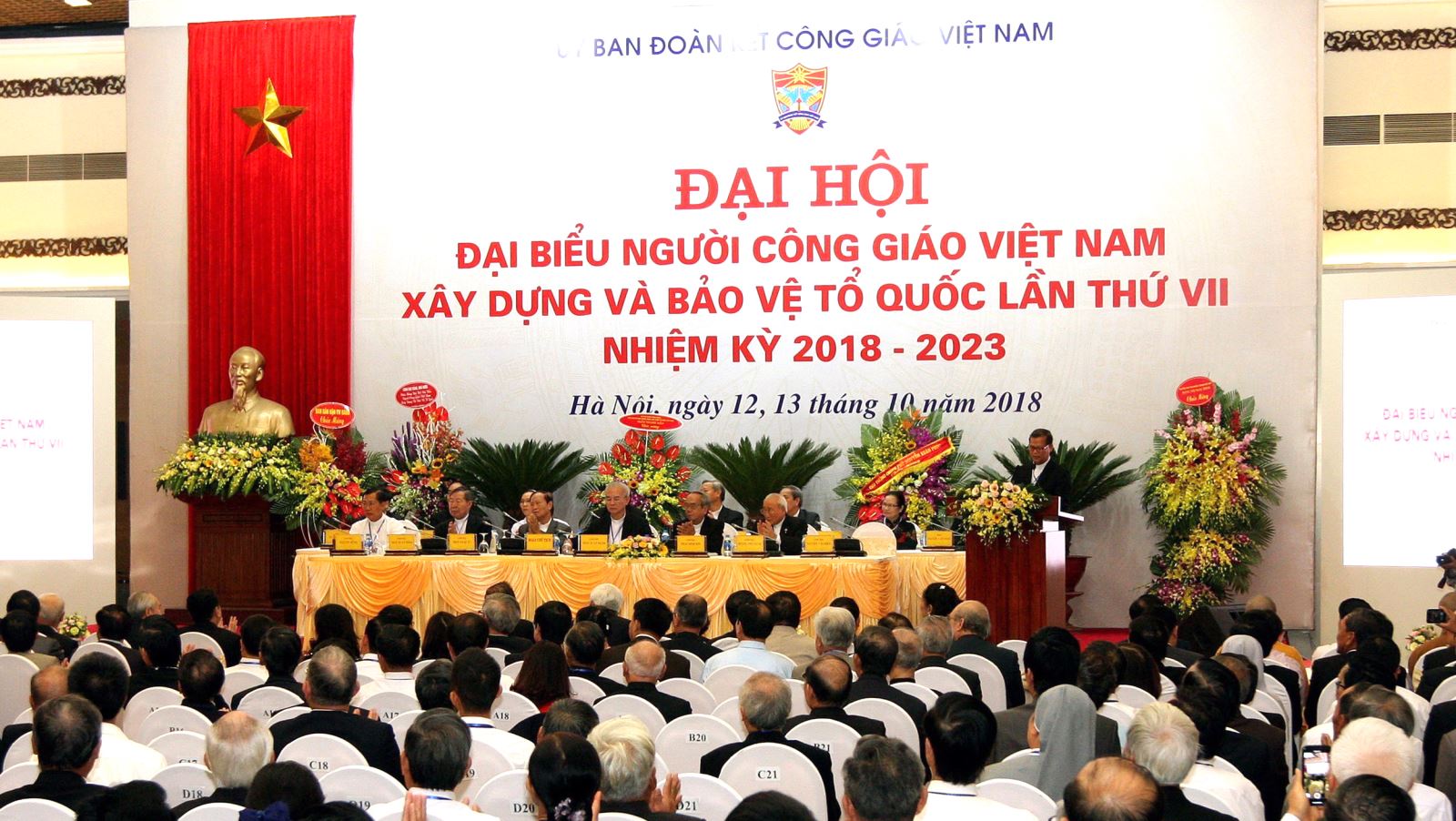 Quang cảnh Đại hội đại biểu những người Công giáo	Việt Nam xây dựng và bảo vệ Tổ quốc lần thứ VI, nhiệm kỳ 2013-2018.