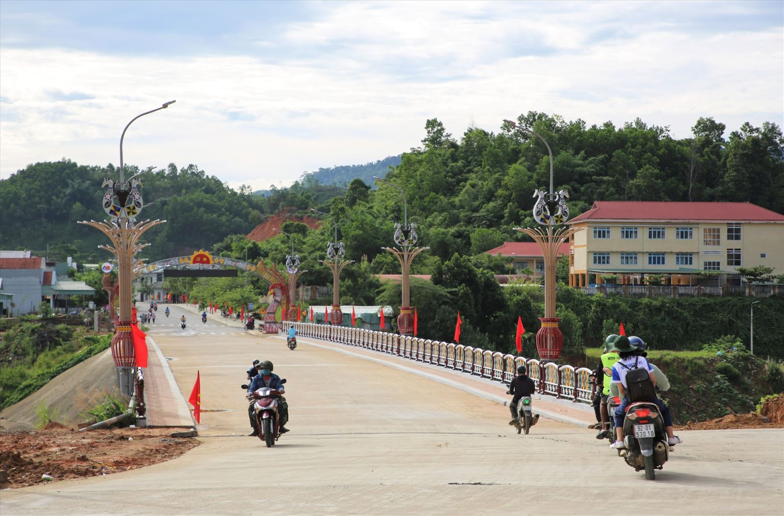 Hạ tầng giao thông tại khu vực miền núi tỉnh Quảng Nam được quan tâm đầu tư