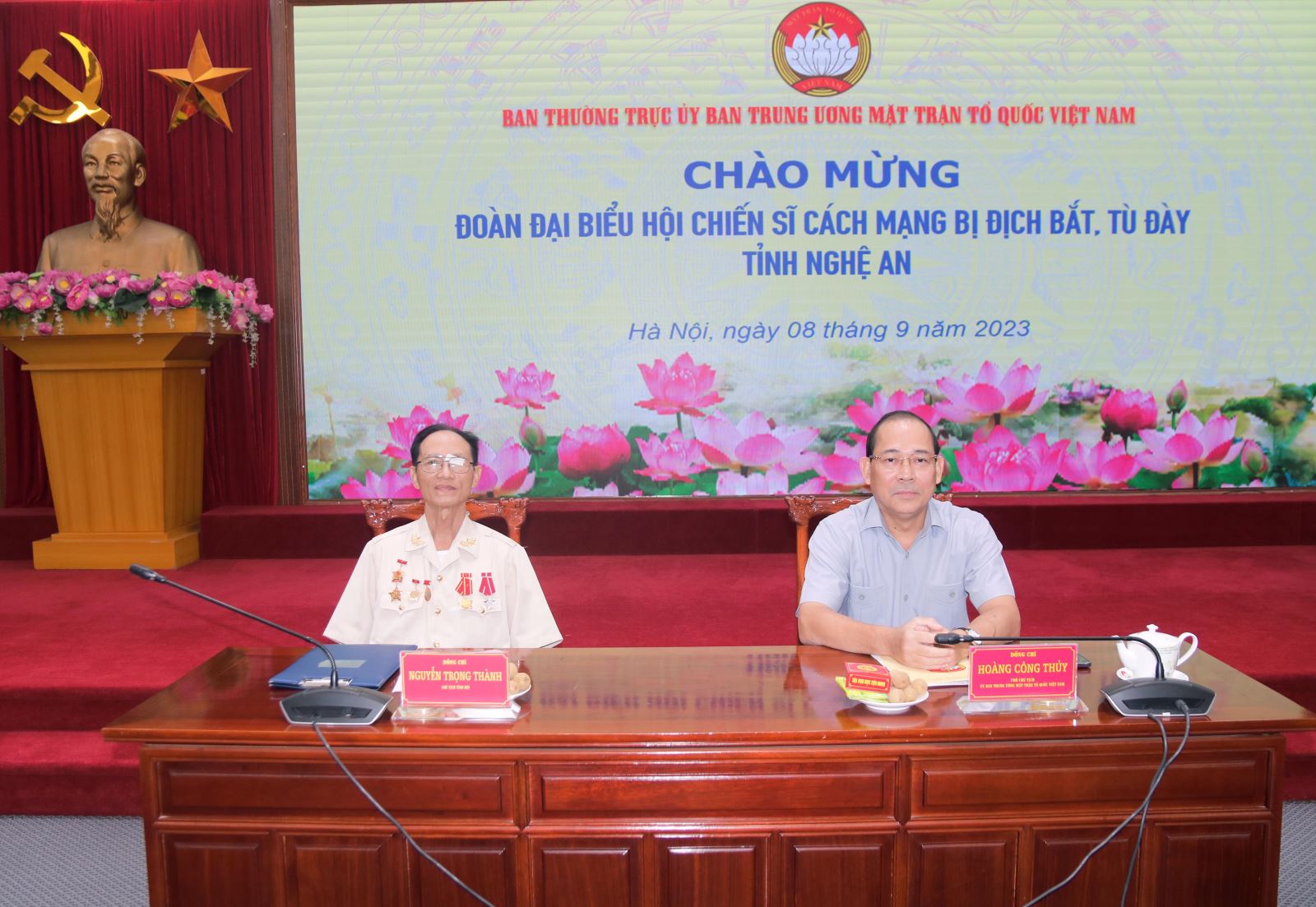 Phó Chủ tịch UBTƯ MTTQ Việt Nam Hoàng Công Thủy chủ trì tiếp Đoàn đại biểu Hội Chiến sĩ cách mạng bị địch bắt, tù đày tỉnh Nghệ An.