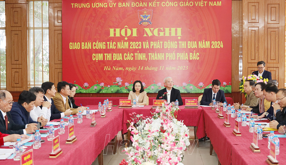 Các đại biểu dự hội nghị.