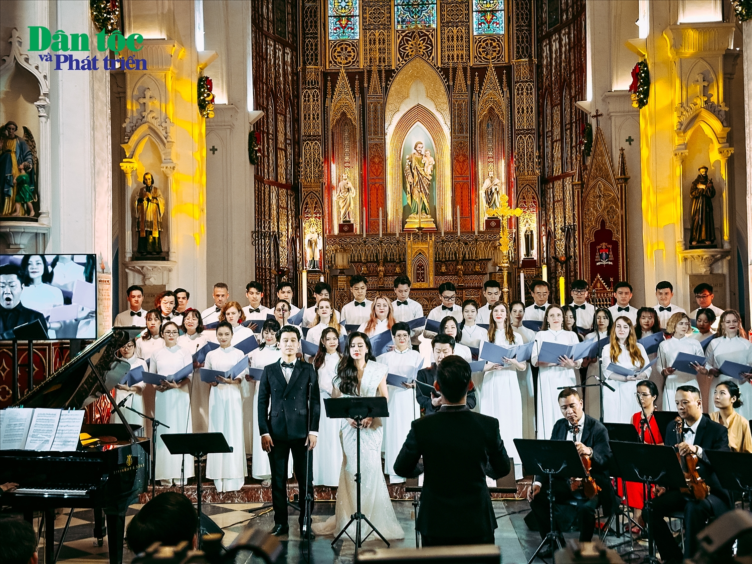 Màn hòa ca đến từ nhóm các nghệ sĩ opera- Kosmos Opera