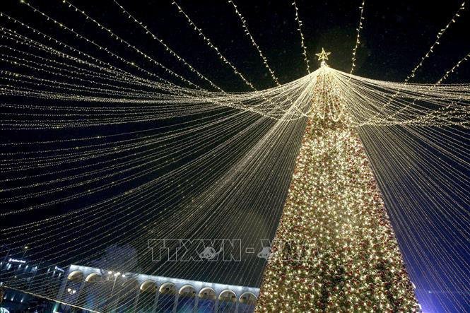 Quảng trường Ala-Too ở Bishkek, Kyrgyzstan, được trang hoàng rực rỡ đón năm mới, ngày 29/12/2023.