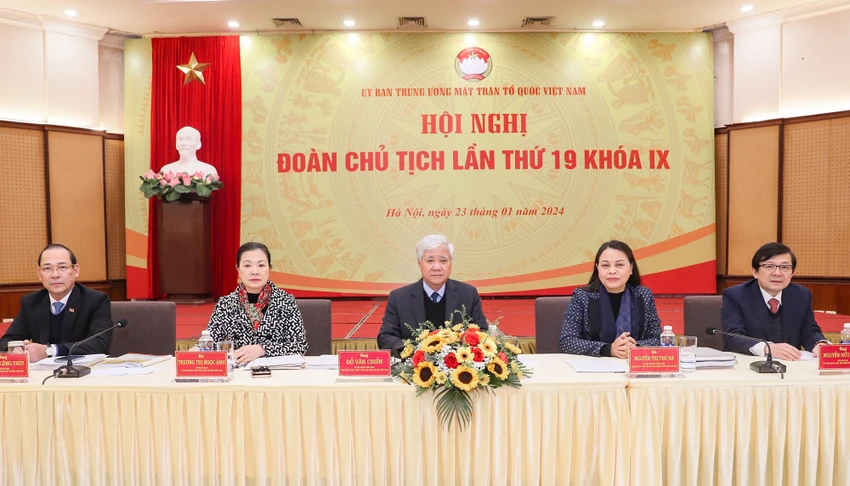 ba-to-thi-bich-chau-duoc-gioi-thieu-lam-pho-chu-tich-uy-ban-trung-uong-mttq-viet-nam (1).jpg