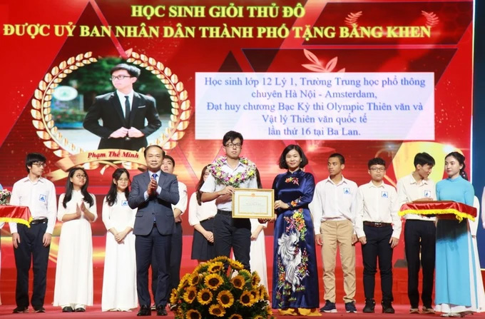 Hà Nội trao thưởng đến học sinh đạt thành tích quốc tế