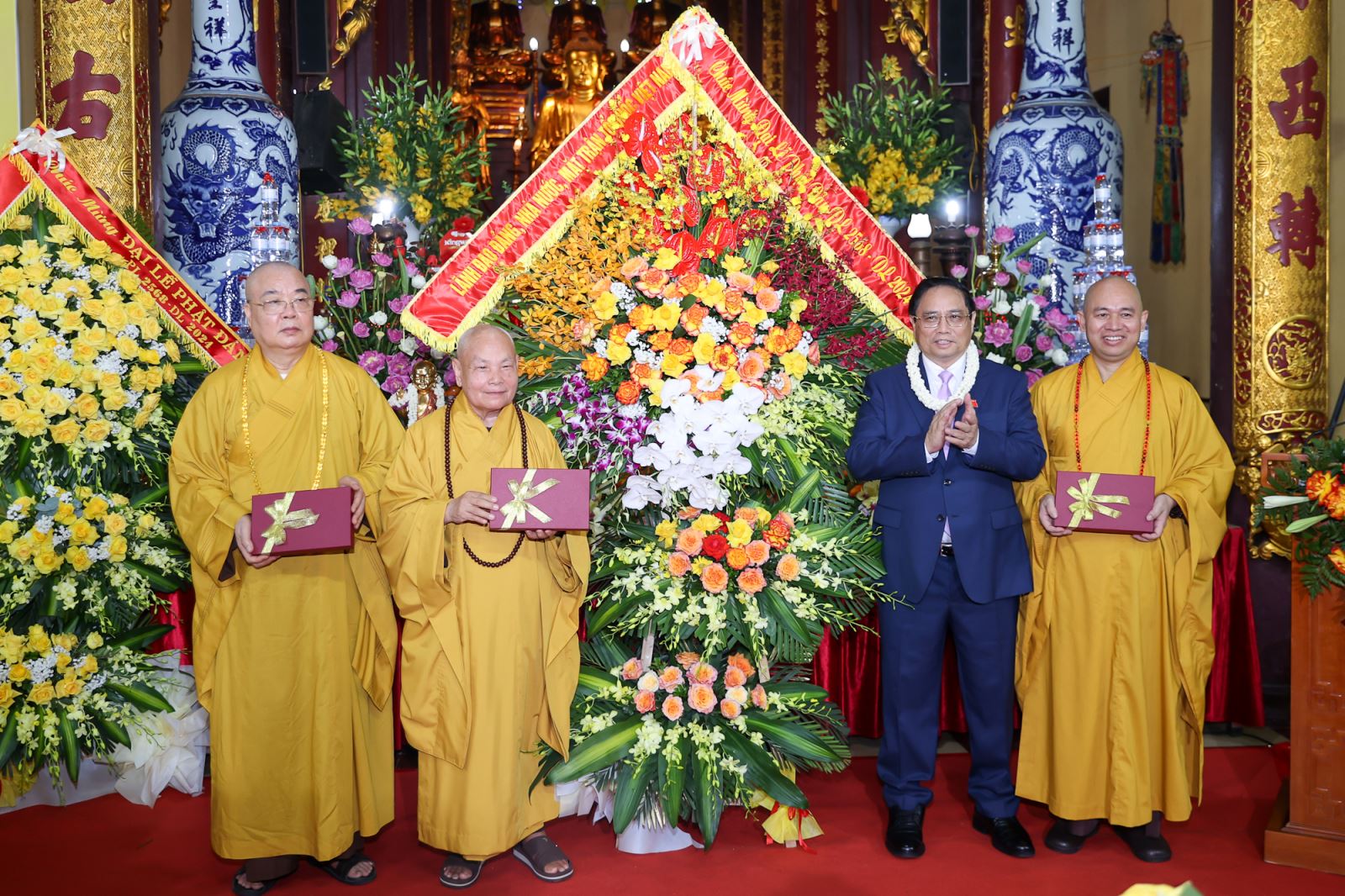 Thủ tướng chúc mừng các thành viên Hội đồng Trị sự Giáo hội Phật giáo Việt Nam nhân dịp Đại lễ Phật đản 2024.