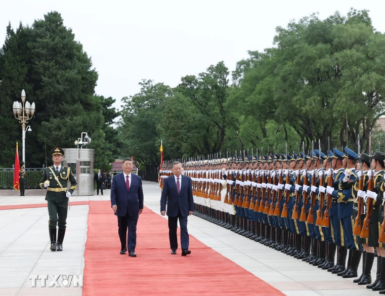 Tổng Bí thư, Chủ tịch nước Tô Lâm và Tổng Bí thư, Chủ tịch nước Trung Quốc Tập Cận Bình duyệt đội danh dự