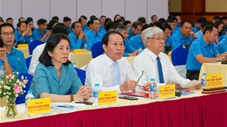 Chủ tịch Đỗ Văn Chiến dự hội nghị Ban chấp hành Tổng Liên đoàn Lao động Việt Nam lần thứ VII