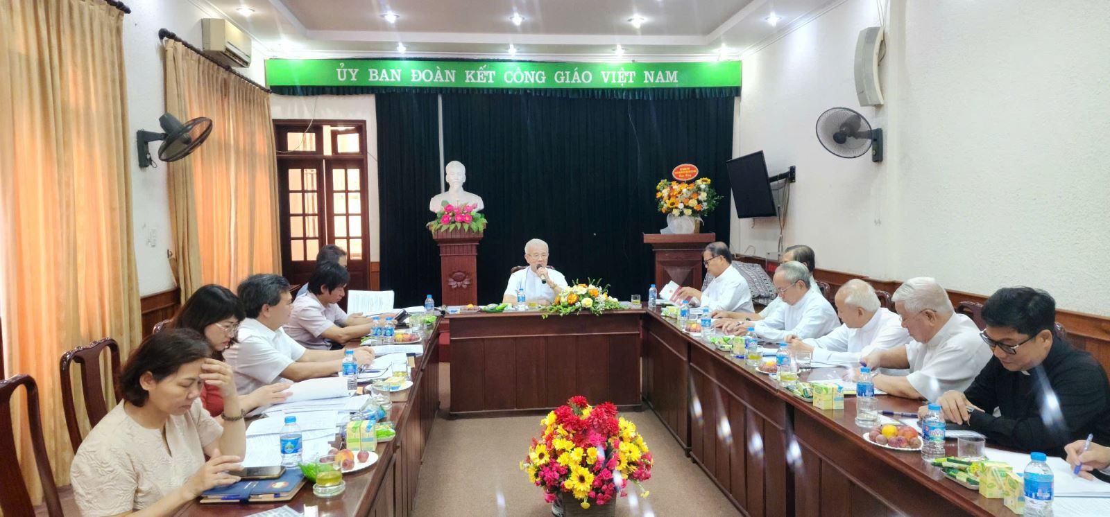 Toàn cảnh phiên họp Ban thường trực. (ảnh: Bùi An)