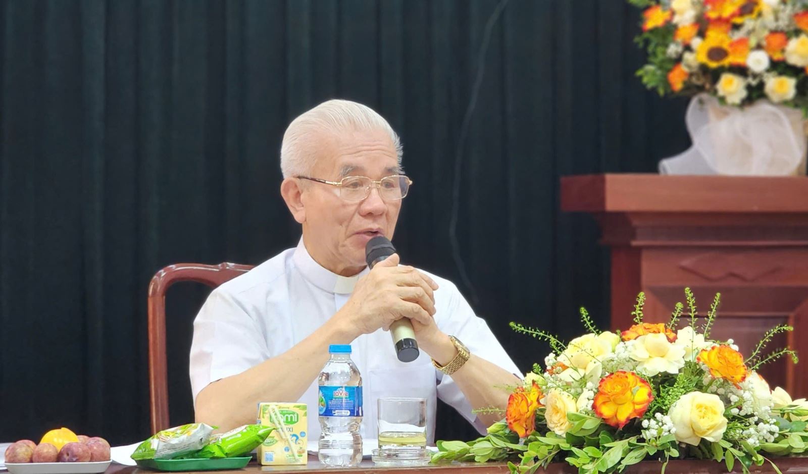 Linh mục Giuse Trần Xuân Mạnh chủ trì phiên họp