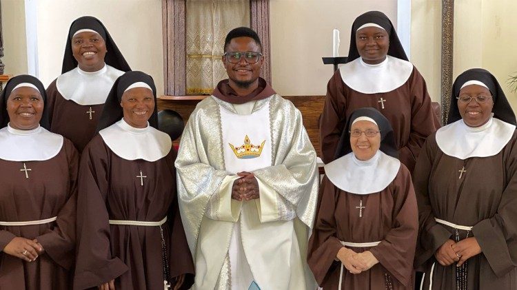 Các Nữ tu dòng Thánh Clara khó nghèo ở Zimbabwe 