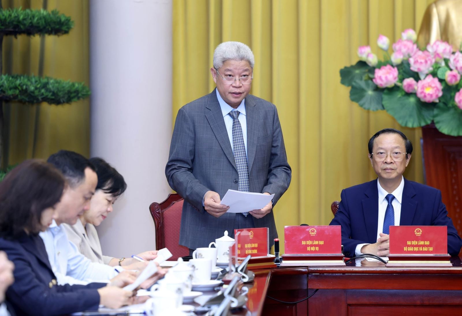 Thứ trưởng Bộ Nội vụ Nguyễn Mạnh Khương phát biểu tại buổi họp báo - Ảnh: VGP/Đức Tuân