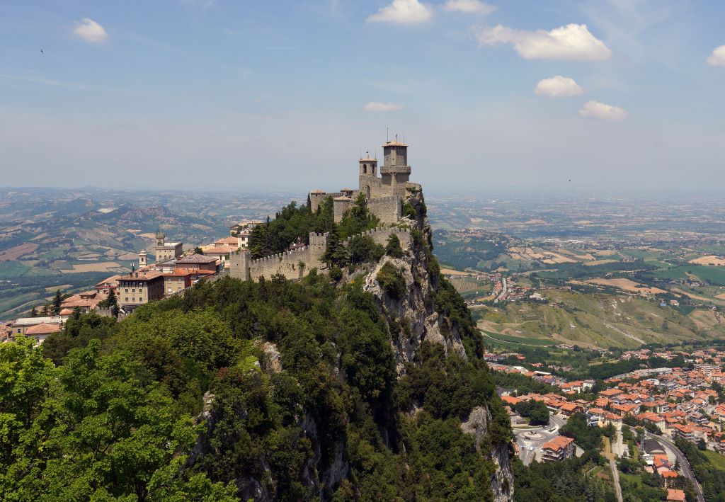 San Marino nhìn từ núi Titano