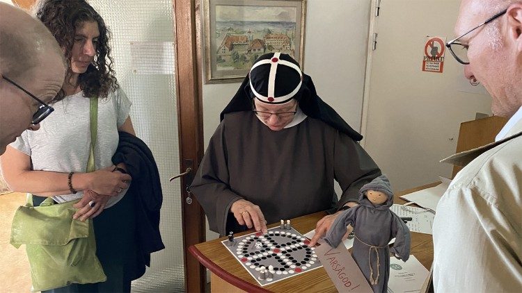 Sơ Monika Dòng Thánh Brigítta ở Vadstena, Thụy Điển 