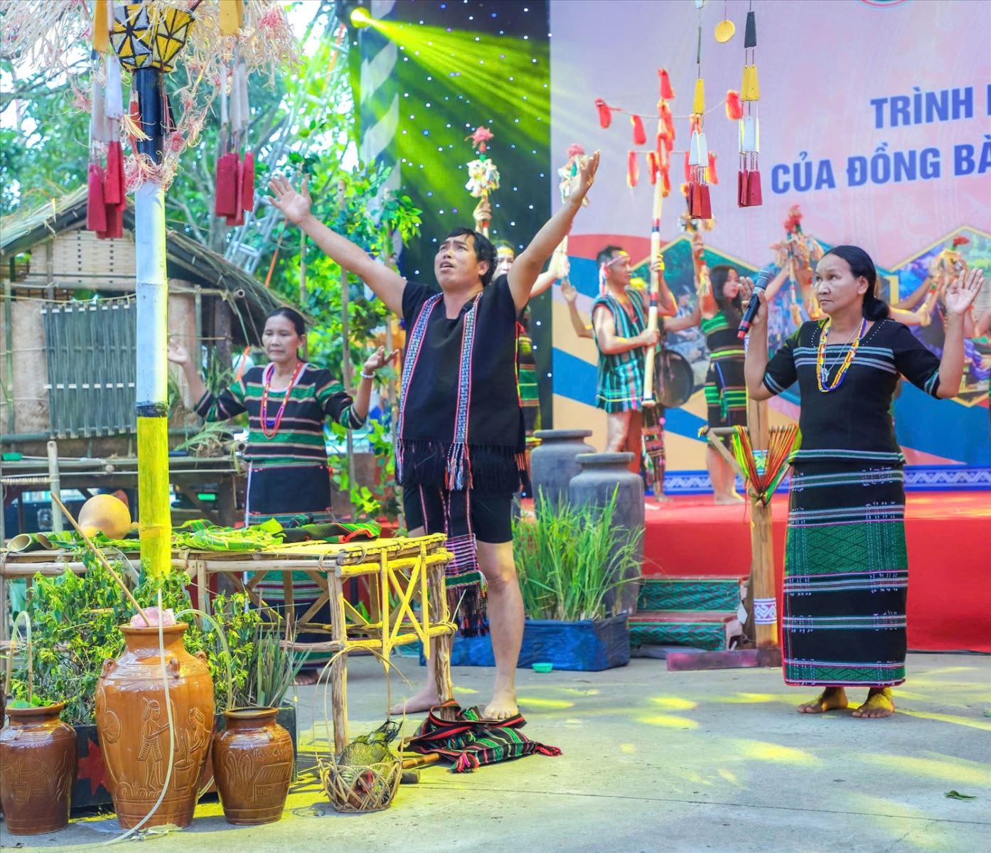Biểu diễn văn hóa truyền thống tại xã Nhân Cơ, Lâm Đồng