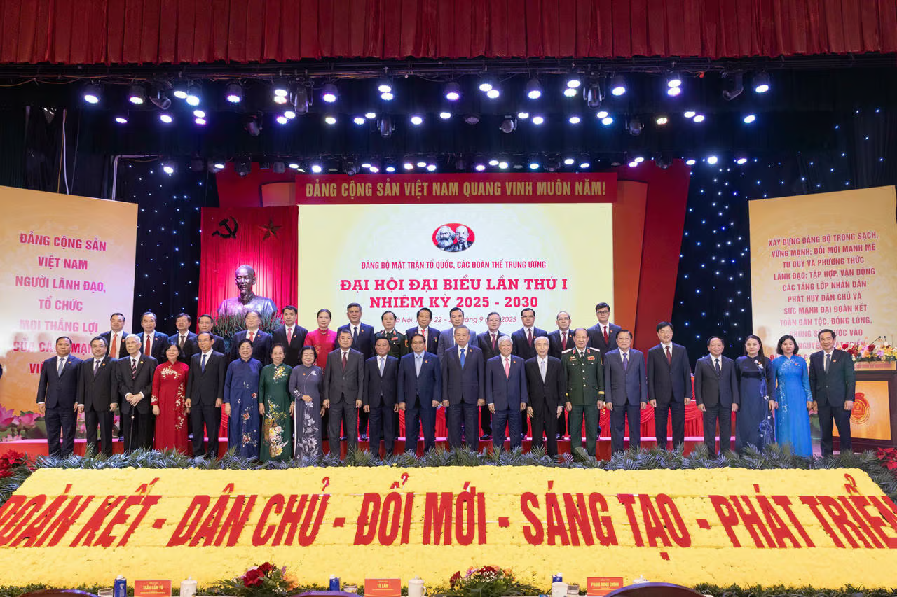 Tổng Bí thư Tô Lâm, Thủ tướng Phạm Minh Chính, Chủ tịch UBTƯ MTTQ Việt Nam Đỗ Văn Chiến cùng các đồng chí lãnh đạo, nguyên lãnh đạo Đảng, Nhà nước và các đại biểu dự Đại hội. 