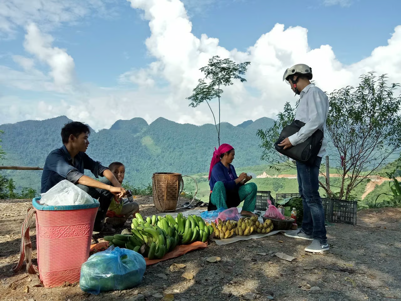 Không chỉ có thiên nhiên hùng vĩ, con người Tây Bắc rất thân thiện và mến khách. Ảnh: P. Sỹ.