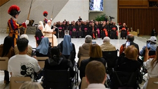 Đức Thánh Cha gặp gỡ các đoàn hành hương sau lễ phong 7 vị thánh