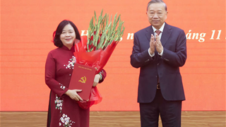 Bà Bùi Thị Minh Hoài giữ chức Bí thư Đảng ủy MTTQ, các đoàn thể Trung ương