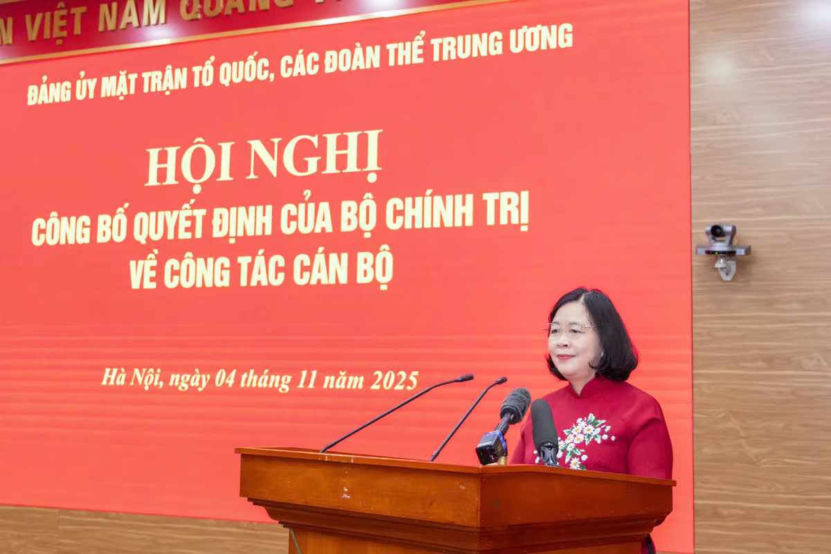Bí thư Đảng ủy MTTQ, các đoàn thể Trung ương Bùi Thị Minh Hoài phát biểu nhận nhiệm vụ. Ảnh: Quang Vinh.