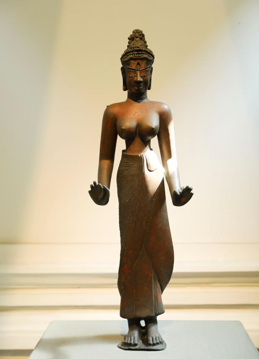 Tượng Bồ tát Tara trưng bày tại Bảo tảng Điêu khắc Chăm. Ảnh: Dung Hòa.