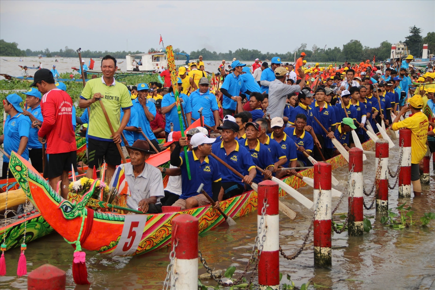 Đua ghe là nét đẹp văn hóa truyền thống của đồng bào Khmer tại An Giang