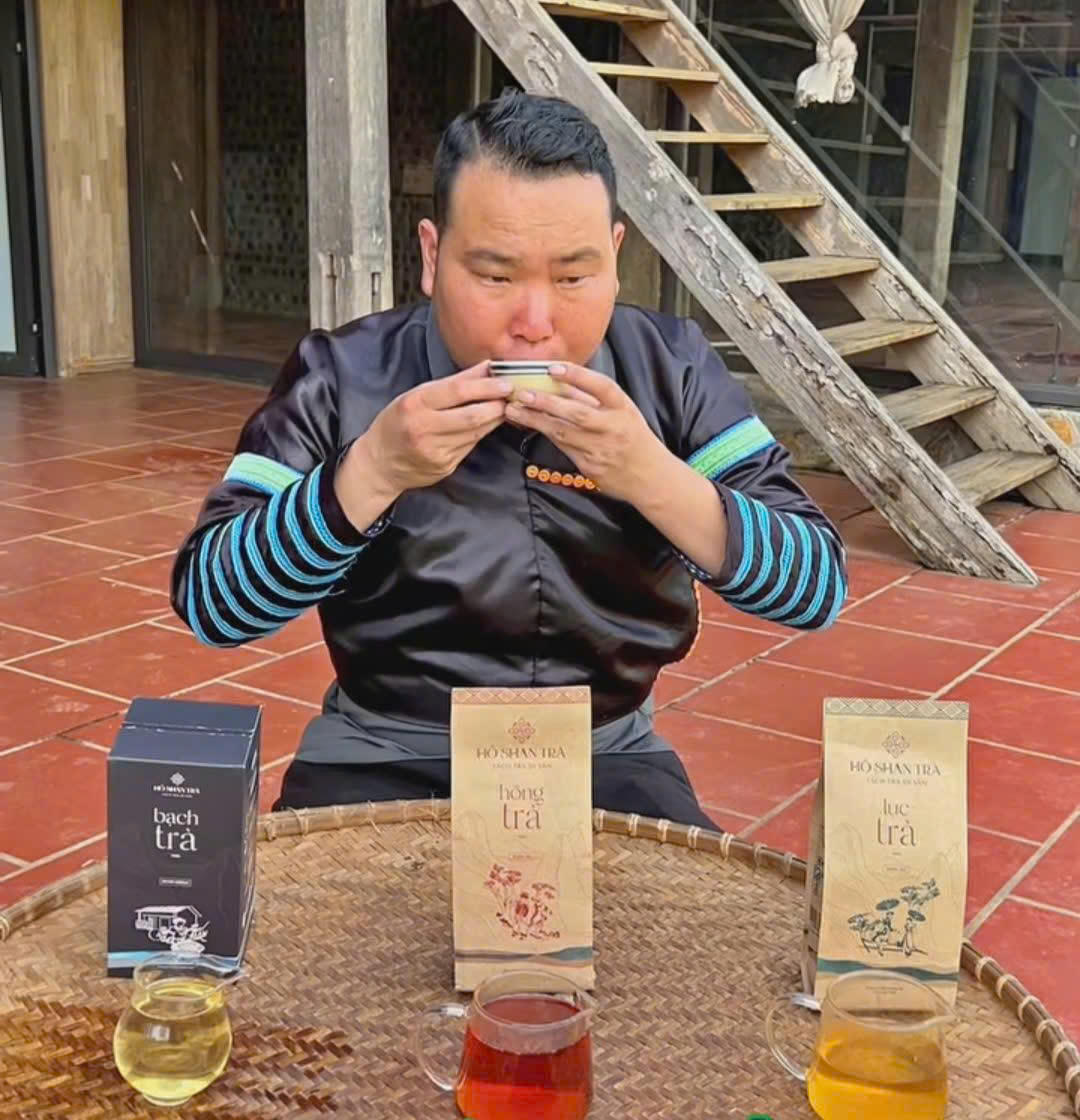 Sùng A Tủa được xem là “thủ lĩnh” phát triển kinh tế du lịch và thúc đẩy thương hiệu chè shan tuyết Phình Hồ.