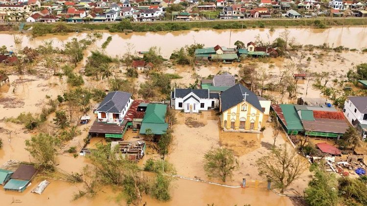 Những ngôi nhà ở tỉnh Nghệ An (Việt Nam) bị ngập lụt do cơn bão Bualoi vào cuối tháng 9/2025 (AFP or licensors)