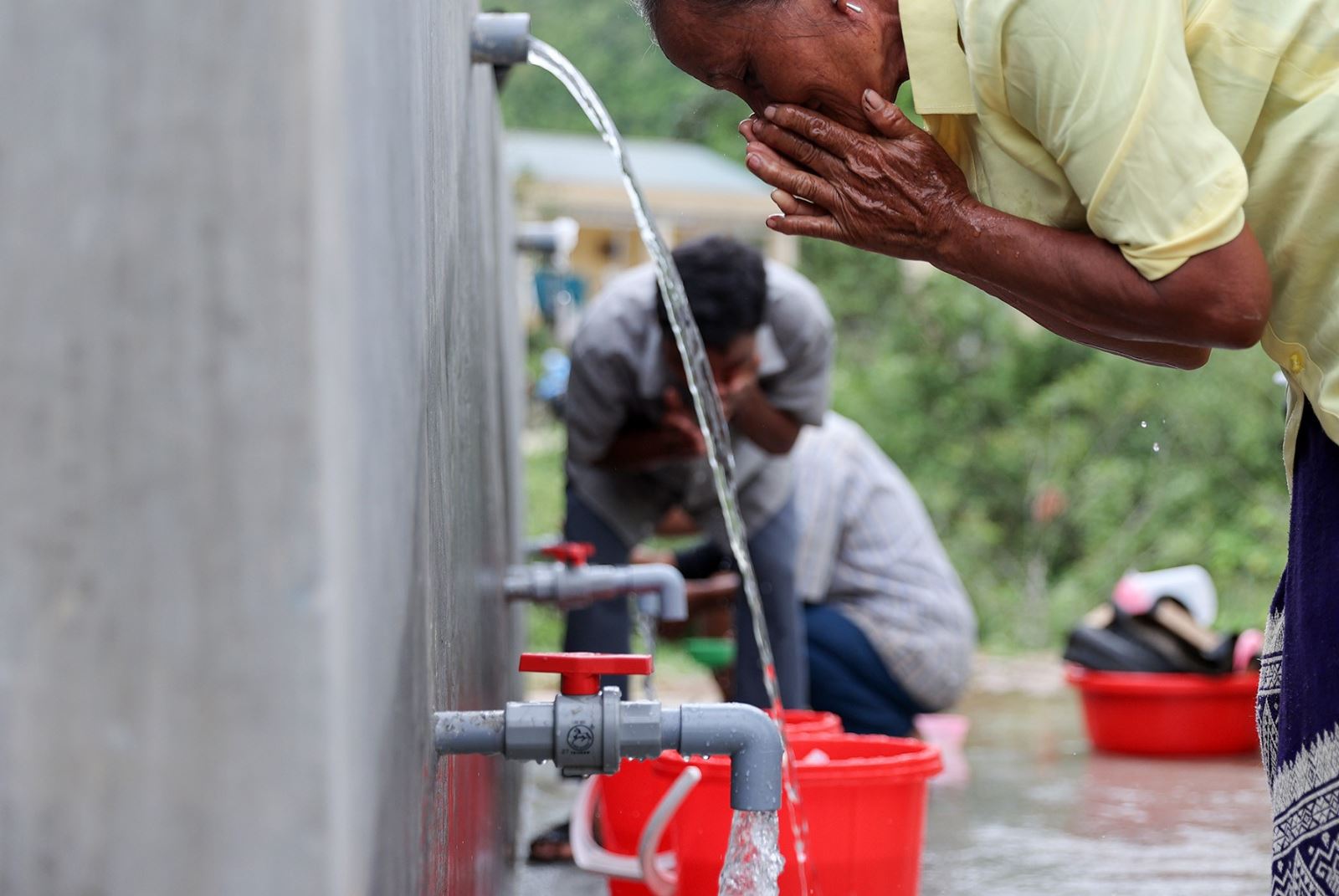 nhiều gia đình dân tộc thiểu số tại Bắc Giang được hỗ trợ nước sinh hoạt