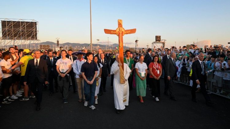 Đức Thánh Cha Lêô XIV với các bạn trẻ tại Tor Vergata (@Vatican Media)