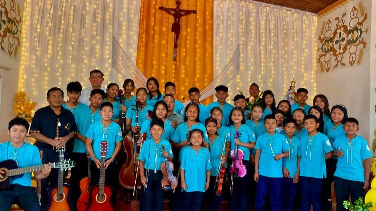 Trường âm nhạc cho các thiếu niên ở Chiquitania, Bolivia 