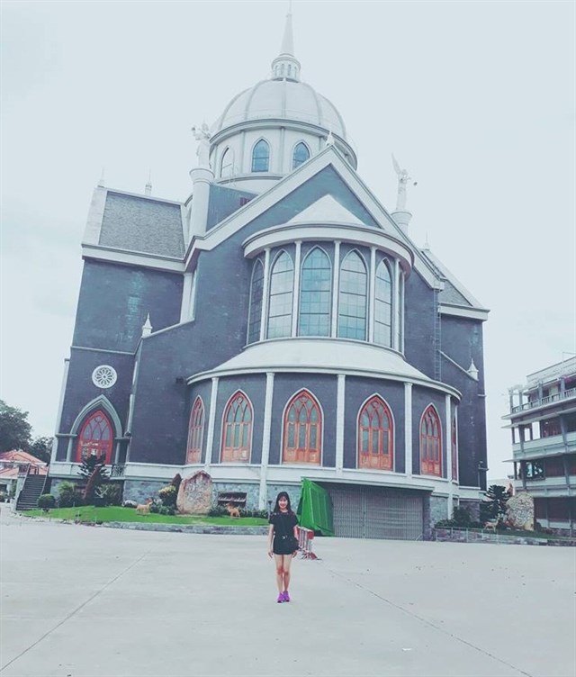 Nhà thờ chánh tòa Phú Cường, Địa chỉ: ngã 6 Bình dương), 394 Cách Mạng Tháng Tám, Phú Cường, Tp. Thủ Dầu Một, Bình Dương.