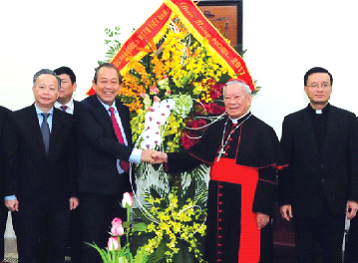 Phó Thủ tướng Thường trực Chính phủ Trương Hòa Bình thăm, chúc mừng Giáng sinh ĐHY. Phêrô Nguyễn Văn Nhơn và Tổng giáo phận Hà Nội.