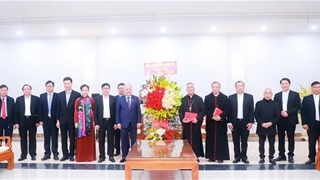 Chủ tịch Ủy ban Trung ương MTTQ Việt Nam chúc mừng Giáng sinh tại Tòa Giám mục Giáo phận Vinh