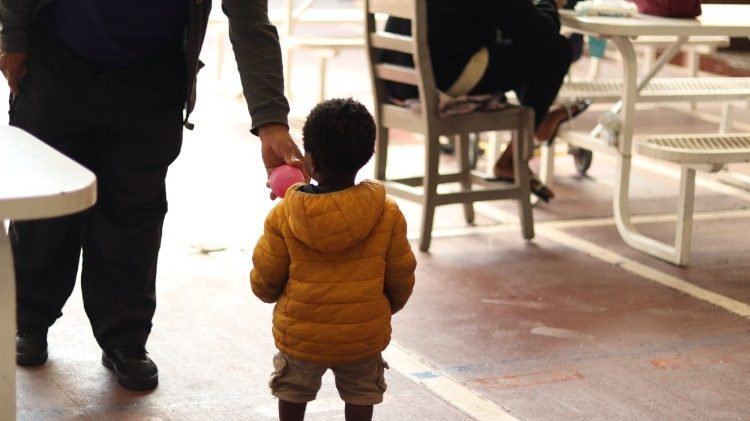 Con trai của một phụ nữ di cư người Ghana đến Mexico với hy vọng vượt qua biên giới phía bắc để đoàn tụ với chồng hiện đang sống ở Hoa Kỳ (Foto: Rocío García Villegas)